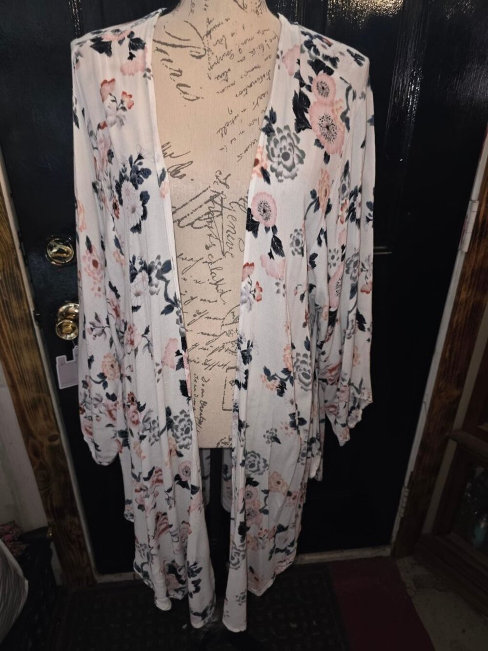 Torrid White Floral Open Front Kimono Cardigan Lightweight 3/4 Plus Size 100% Ra